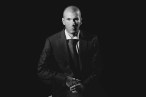 AC ESPORTS-中国足球门将二次反应时间评估，门将二次触球怎么判罚